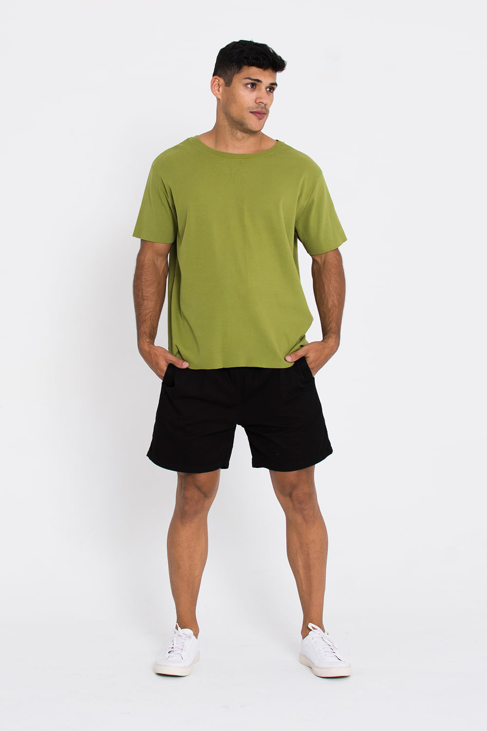 Camiseta-Cotopaxi-Desagulhada-Verde-Modelo